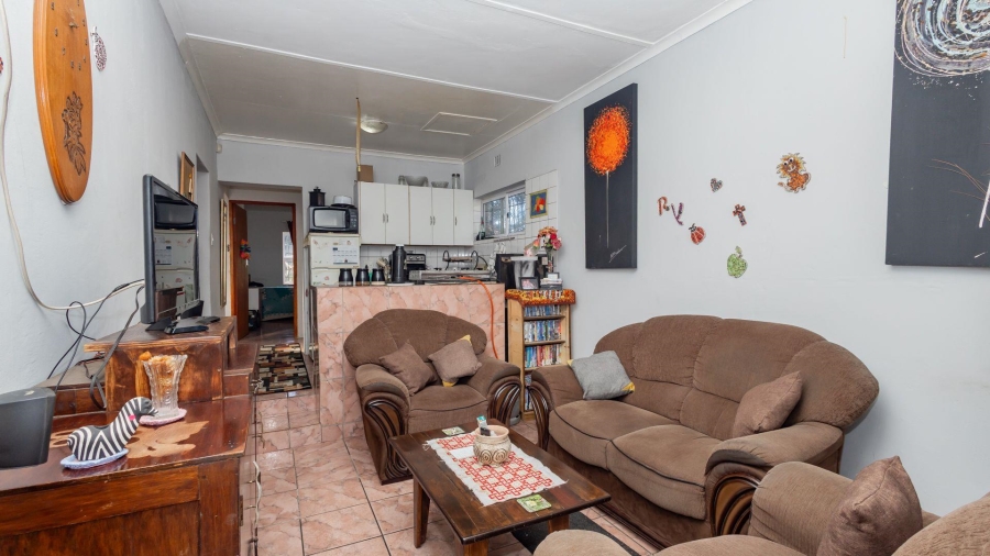 5 Bedroom Property for Sale in Avondale Western Cape